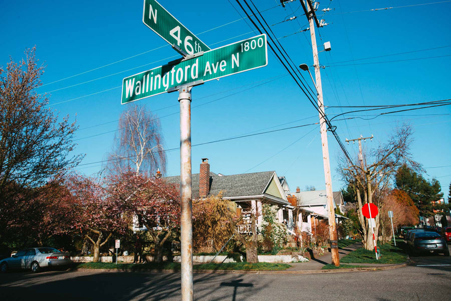 Street signs for crossing of N 46th and Wallingford Ave N.